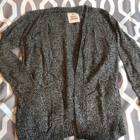 Black and gray cardigan - Picture 1 of 3
